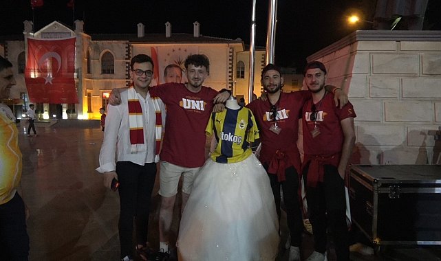 Galatasaray taraftarları sınır kentinde şampiyonluğu renkli görüntülerle kutladı
