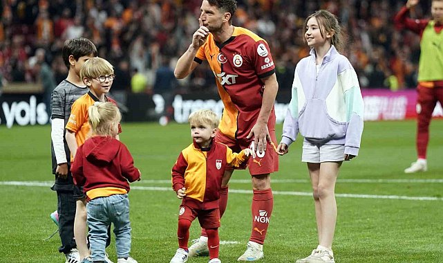 Galatasaray'da maç sonu 3'lüsü Mertens ve Muslera'dan