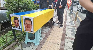 Galatasaraylı taraftarlar sarı-lacivert renkli tabutla yürüdü