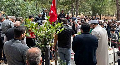 Gara şehidinin vefat eden annesi, oğlunun yanına defnedildi