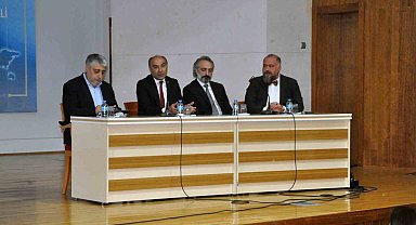 Gazeteci Özer: "Doğru bilgi barışa, yalan bilgi toplumu savaşa yaklaştırır"