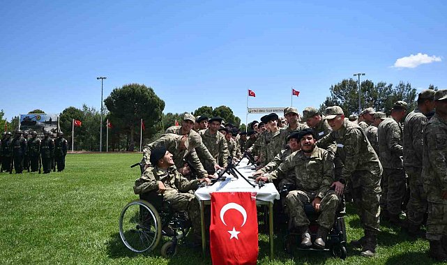 Gaziantep'te 95 özel ihtiyaçlı genç bir günlüğüne asker oldu