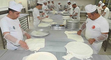 Gaziantep'te baklavacıların yoğun bayram mesaisi başladı