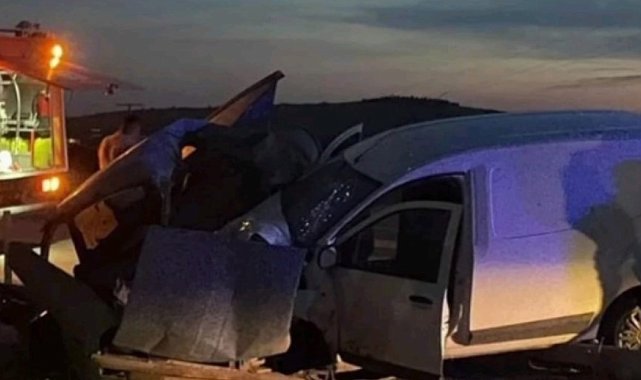 Gaziantep'te iki araç kafa kafaya çarpıştı: 1 ölü, 2 yaralı