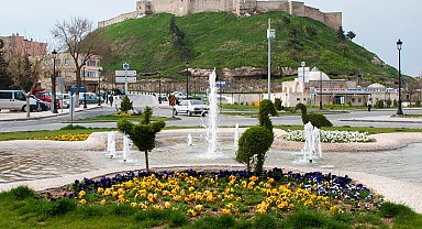 Gaziantep'te tarihi bölgede otopark sorununa pratik çözüm!