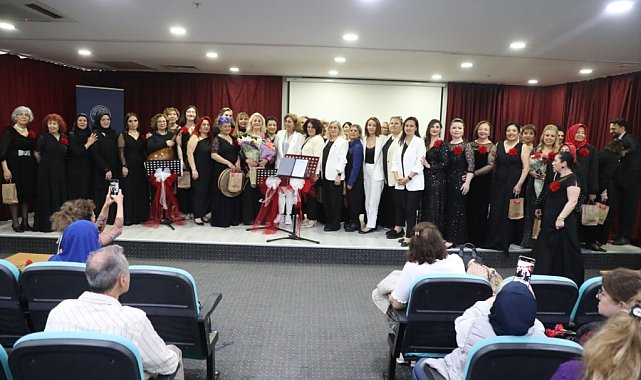 Gaziosmanpaşa'da Anneler Günü kutlamaları renkli görüntülere sahne oldu
