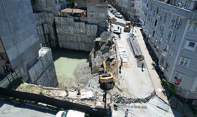Gaziosmanpaşa'da inşaat çalışmaları esnasında yol çöktü