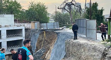 Gaziosmanpaşa'da inşaat çalışması sırasında yol çöktü