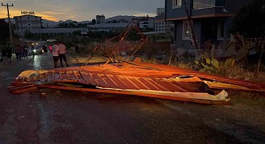 Gazipaşa'da hortum seraları vurdu, çatıları uçurdu