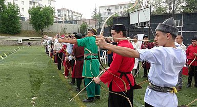 Geleneksel Türk okçuluğunda gençler Kütahya'da buluştu