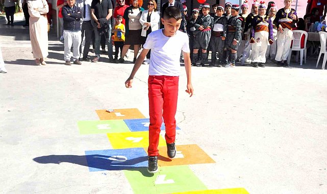 Gelenekten geleceğe Muğla'da renkli çocuk şenliği