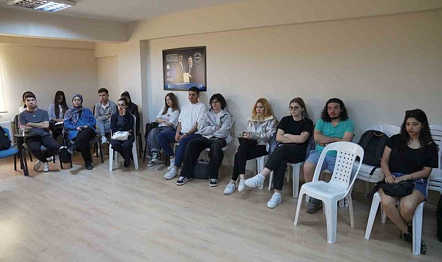 Gençlere toplumsal cinsiyet eşitliği ve flört şiddeti anlatıldı