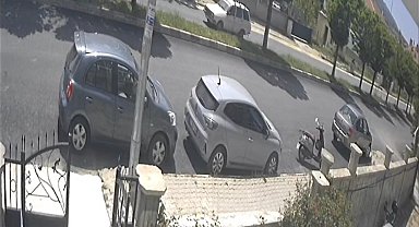 Gençlerin yaralandığı motosiklet kazası güvenlik kamerasında