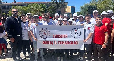 Gençlik Haftası kutlamaları Vilayet Meydanı'nda başladı