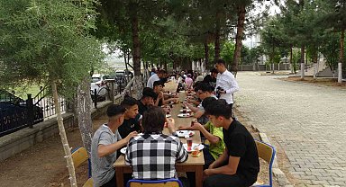 Gercüş Kaymakamı öğrencilerle kahvaltıda bir araya geldi