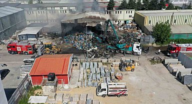 Geri dönüşüm tesisinde çıkan yangın 8'inci saatin sonunda kontrol altına alındı