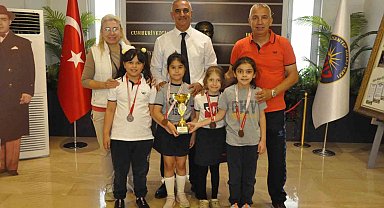 GKV'nin altın kulaçları şampiyonluk madalya ve kupalarını kaptırmadı