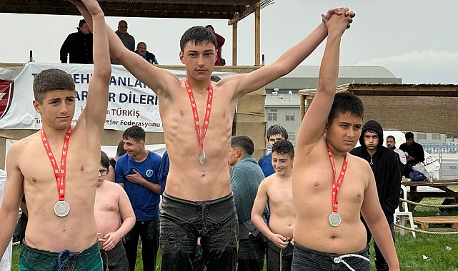 Gölcüklü pehlivanlar başarıya doymuyor