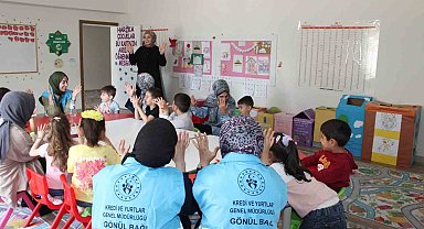 Gönüllü öğrencilerden 'Hayata Renk Kat' projesi