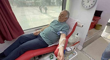 Görme engelli eski Milletvekili Ayva, Düzce'de kan bağışı çağrısında bulundu
