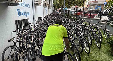 Güngören'de bir iş yerinde lazer kesim makinası patladı, 4 işyeri ve 2 araç hasar gördü