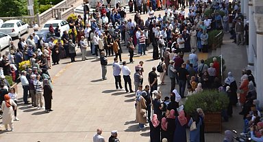 Hacı adayları kutsal topraklara dualarla uğurlandılar
