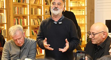 Hafızalarda 'Erdal Bakkal' karakteri ile yer edinen usta oyuncuya Karasu'da yoğun ilgi