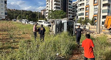 Hafriyat yüklü kamyon devrildi: 1 yaralı