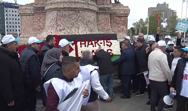 HAK-İŞ Konfederasyonu üyeleri, Kazancı Yokuşu'na karanfil, Taksim'e çelenk bıraktı