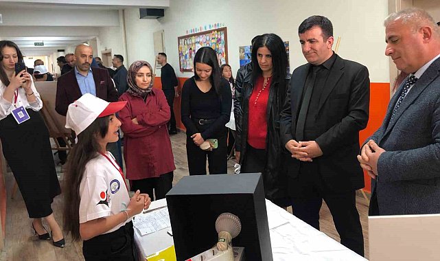 Hakkari SPK Ortaokulunda TÜBİTAK 4006 Fuarı'na büyük ilgi