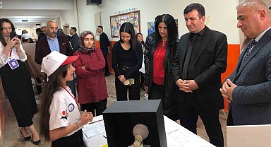 Hakkari SPK Ortaokulunda TÜBİTAK 4006 Fuarı'na büyük ilgi