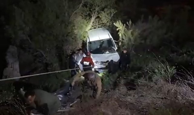 Hakkari'de hafif ticari araç Zap Suyu'na uçtu: 1 yaralı