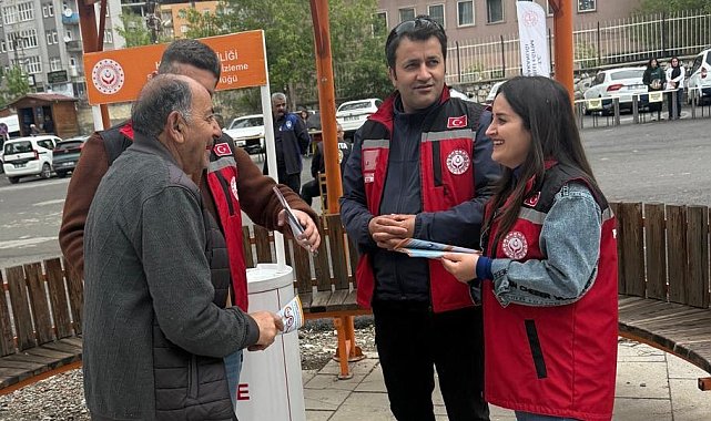 Hakkari'de kadına şiddete karşı farkındalık standı