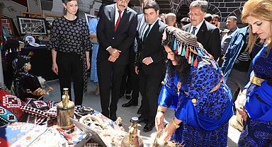 Hakkâri'de yıl sonu sergisi