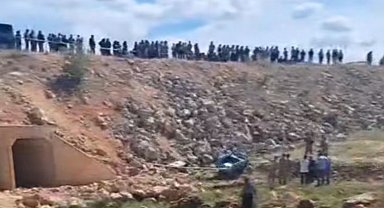 Halfeti'de patpat şarampole devrildi:1 ölü, 1 yaralı