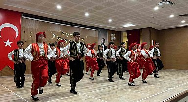 Halk oyunları gösterileri alkış aldı