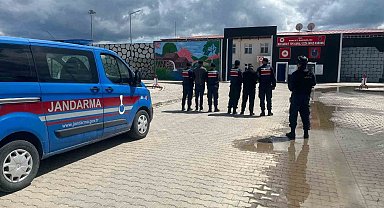 Hapis cezasıyla aranan 2 şahsı jandarma yakaladı