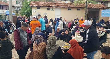 Hasat zamanının bolluk içinde geçmesi için pilav yiyip dua ettiler