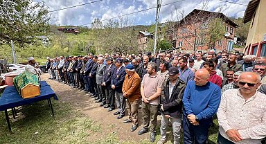 Hayatını kaybeden şehit babası son yolculuğuna uğurlandı