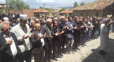 Hisarcık Aşağı Yoncaağaç köyünde hayır yemeği ve yağmur duası