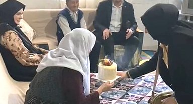 Hisarcık Kaymakamı Bahar'dan, 82 yaşındaki Hafize teyzeye pastalı doğum günü kutlaması