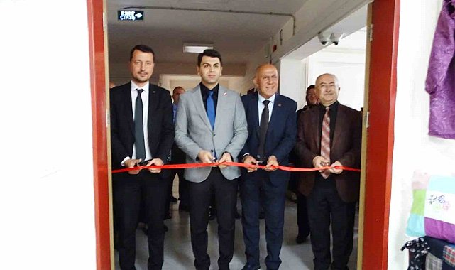 Hisarcık'ta karma yıl sonu sergisi açıldı