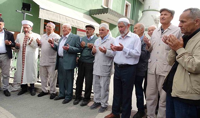 Hisarcık'tan 19 hacı adayı kutsal topraklara uğurlandı