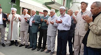 Hisarcık'tan 19 hacı adayı kutsal topraklara uğurlandı