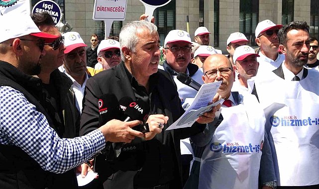 Hizmet-İş Sendikası'ndan Kütahya Belediyesi önünde tepki: "İş barışını bozan uygulamalara son verin"