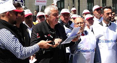 Hizmet-İş Sendikası'ndan Kütahya Belediyesi önünde tepki: "İş barışını bozan uygulamalara son verin"