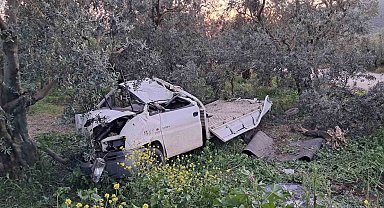 Hurdaya dönen kamyonetten sağ çıktı