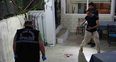 Husumetlisini kıraathanede oyun oynarken pompalı tüfekle yaraladı