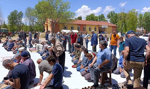 Hüyük ve Derbent'te çiftçiler yağmur duasında buluştu