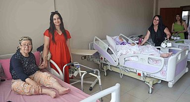 Huzurevinde Anneler Günü kutlaması